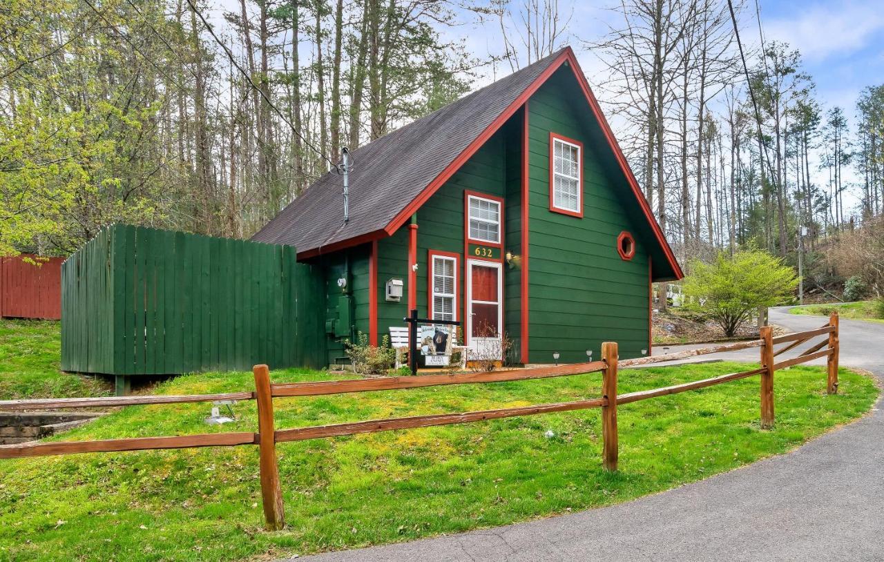 Bearly Gnomey Villa Gatlinburg Exterior photo